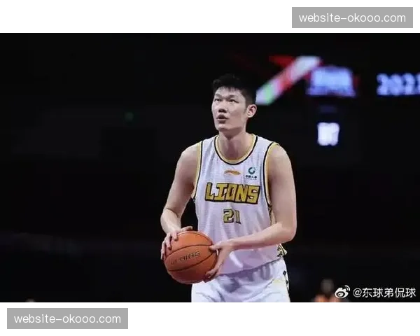 上海内线双塔优势明显,浙江队胡金秋的防守覆盖面积面临考验。 上海内线双塔优势明显,浙江队胡金秋的防守覆盖面积面临考验。